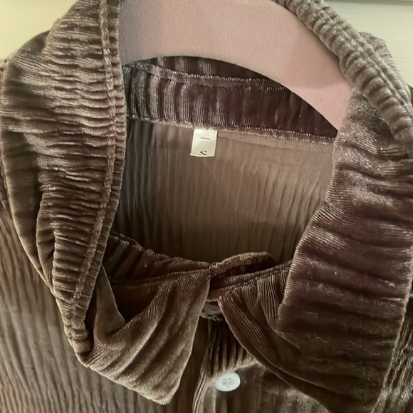 Velveteen Button Down Textured Mocha Elastic Gathered Sleeve Top - Picture 5 of 7